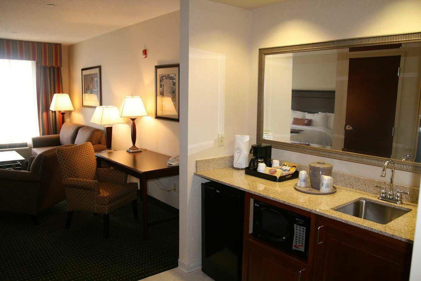 Hampton Inn & Suites Newark-Harrison-Riverwalk Buitenkant foto